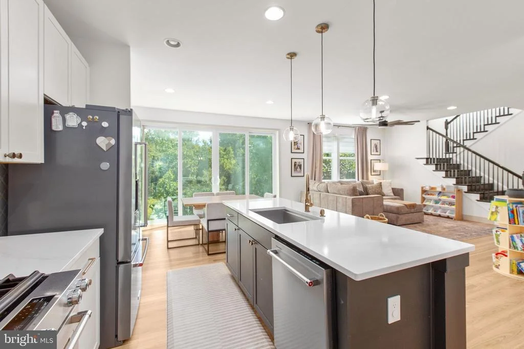 Photo of 725 ELECTRIC AVENUE