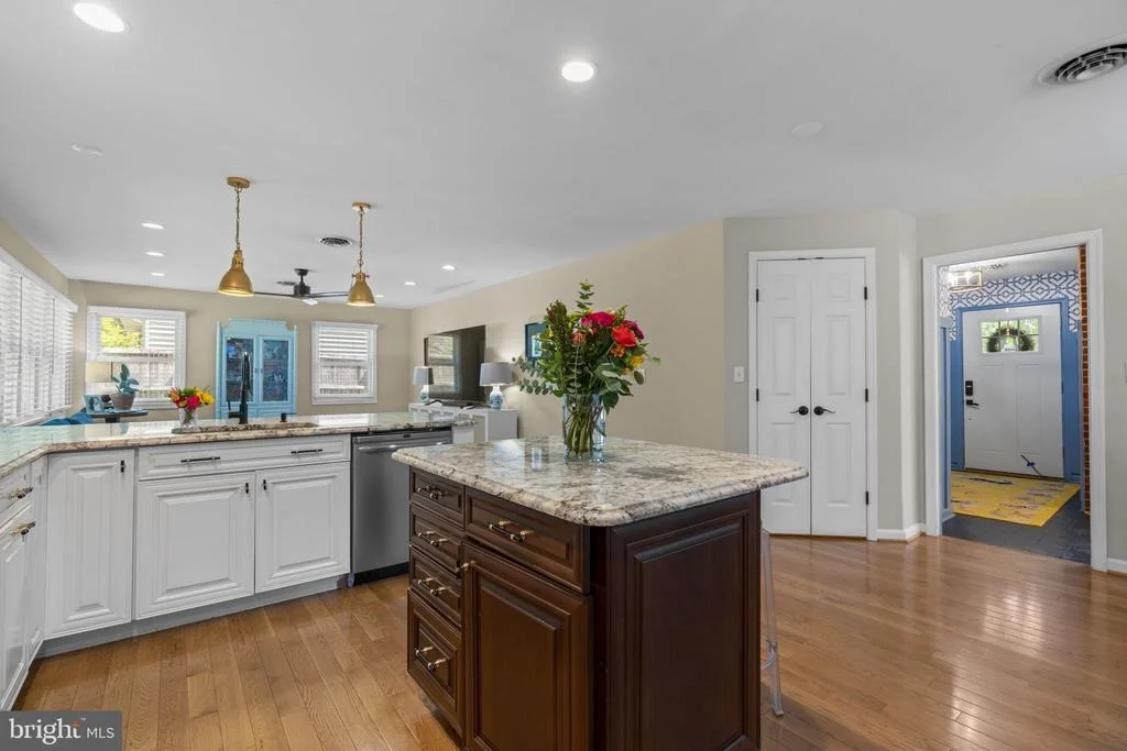 Photo of 52 SUNSET DRIVE