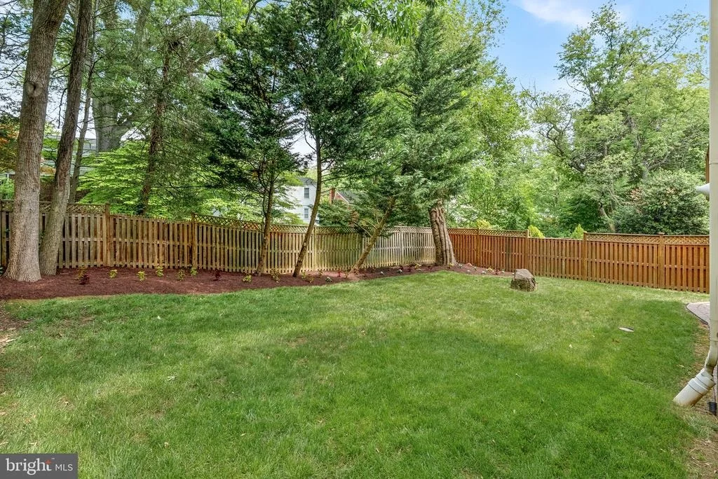 Photo of 807 WOODSIDE PARKWAY