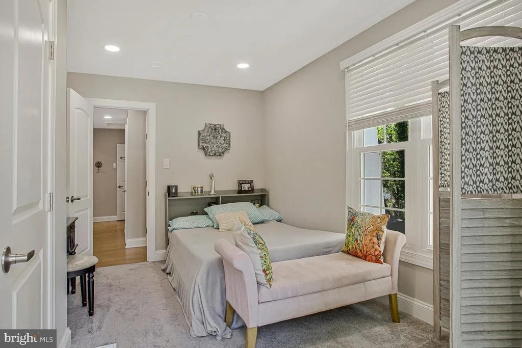 Photo of 4912 MARINERS DRIVE