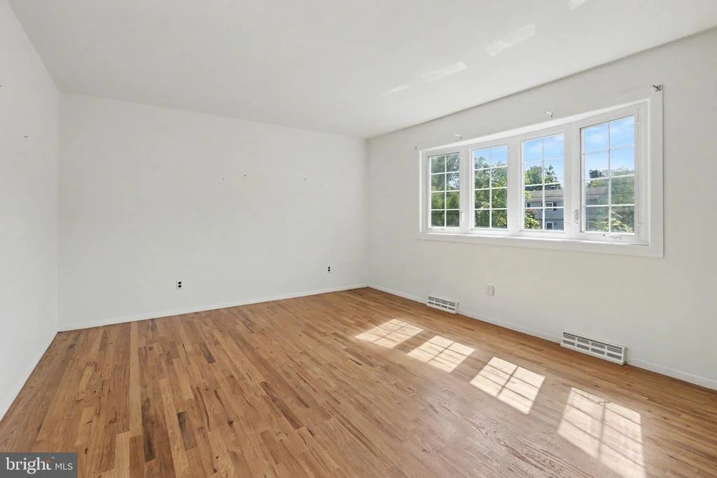 Photo of 16 RUNNING BROOK ROAD
