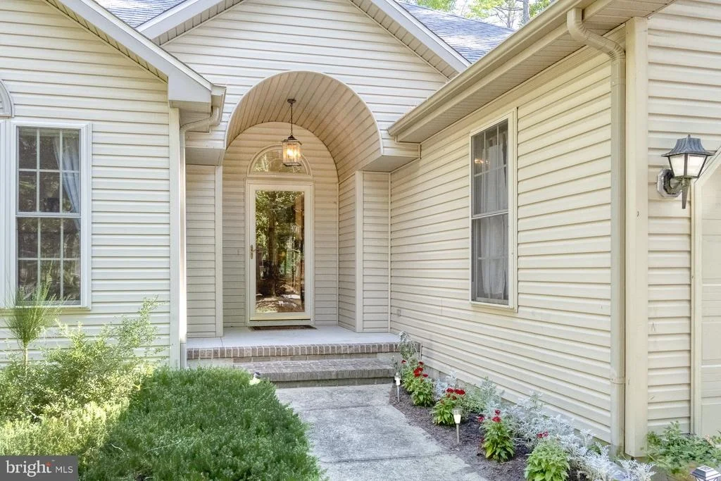 Photo of 23523 HOLLY CIRCLE