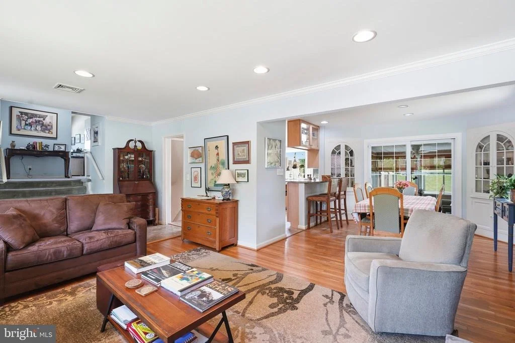 Photo of 2303 FARRINGDON ROAD