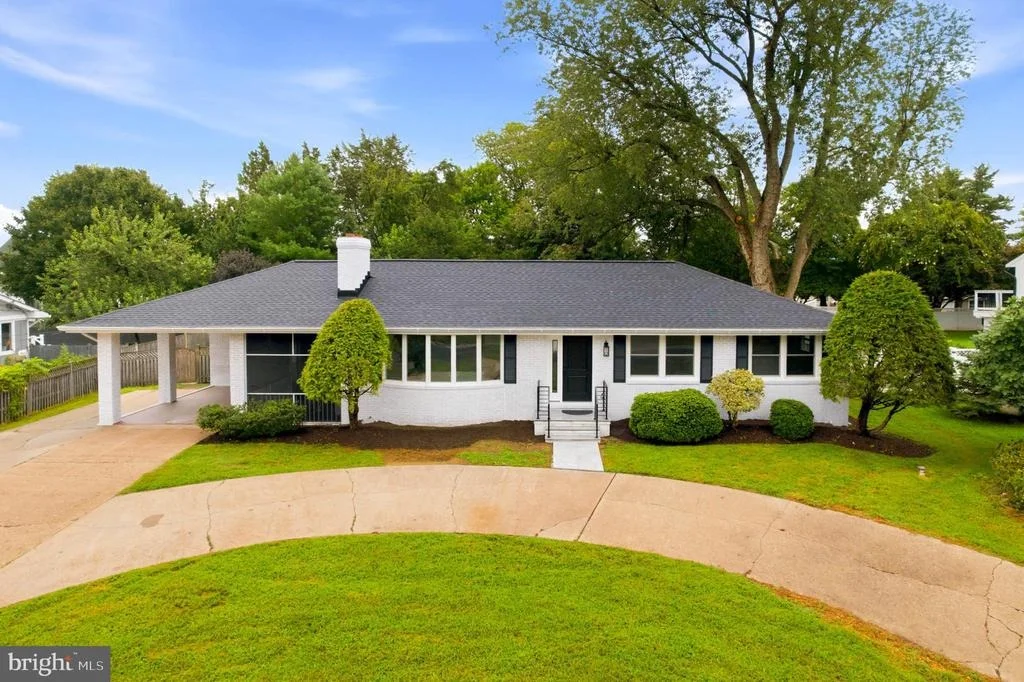 Photo of 109 SUNSET DRIVE