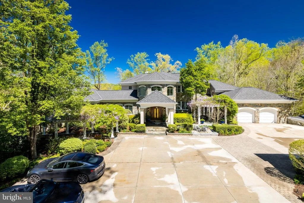 Photo of 658 LIVE OAK DRIVE