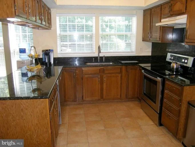 Photo of 125 BOOKHAM LANE