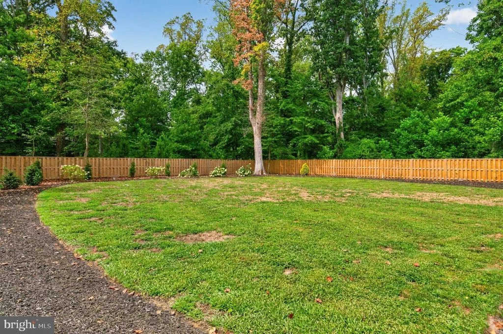 Photo of 1610 RIDOUT ROAD