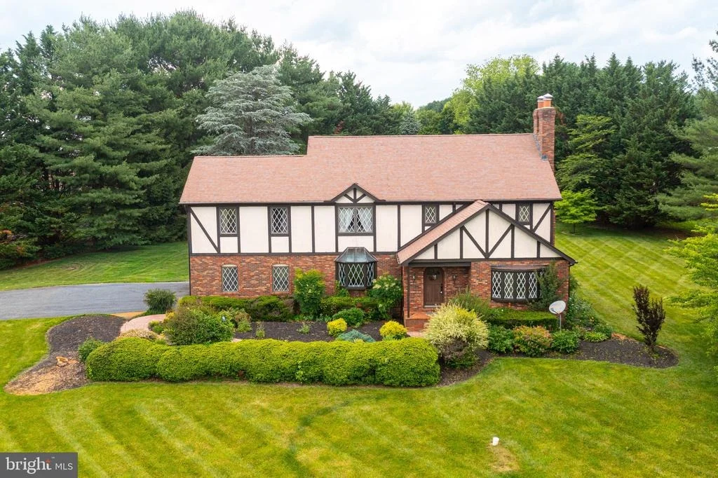 Photo of 2300 KINGS ARMS DRIVE