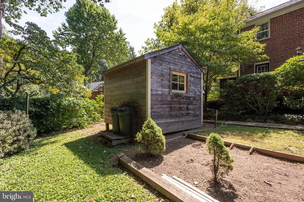 Photo of 1517 FOREST GLEN ROAD
