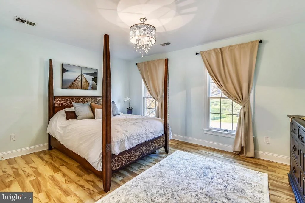 Photo of 2091 HUNTERS CREST WAY