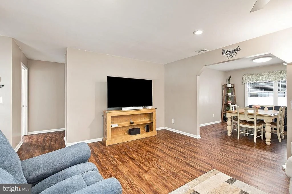 Photo of 2215 LONGWOOD DRIVE