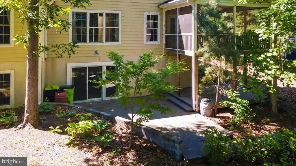 Photo of 142 W SHORE DRIVE