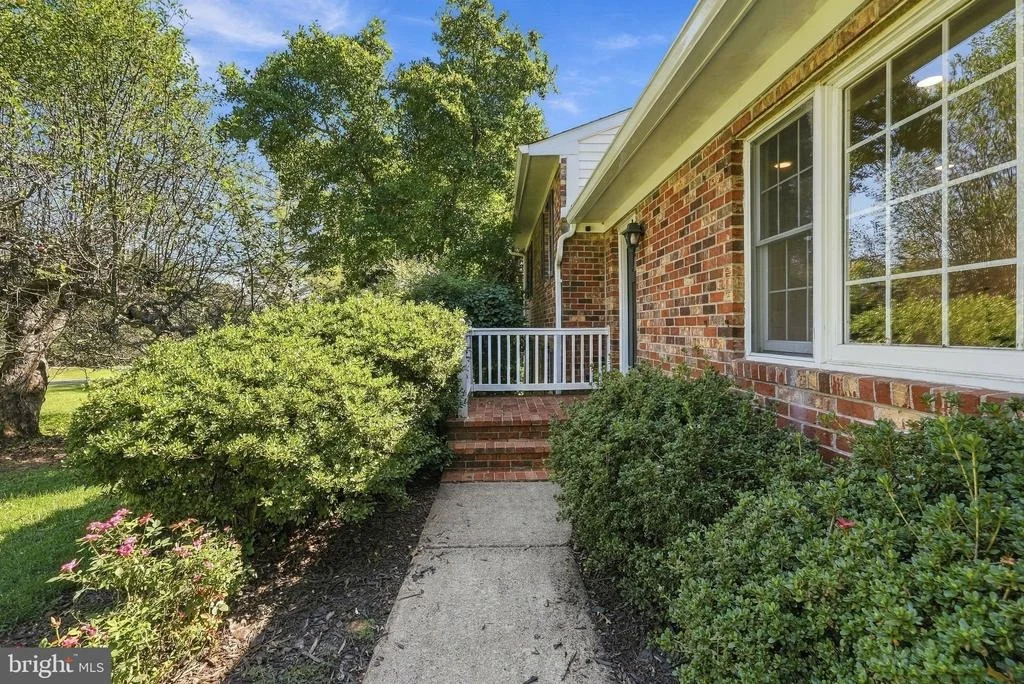 Photo of 19260 ROLLING HILLS DRIVE