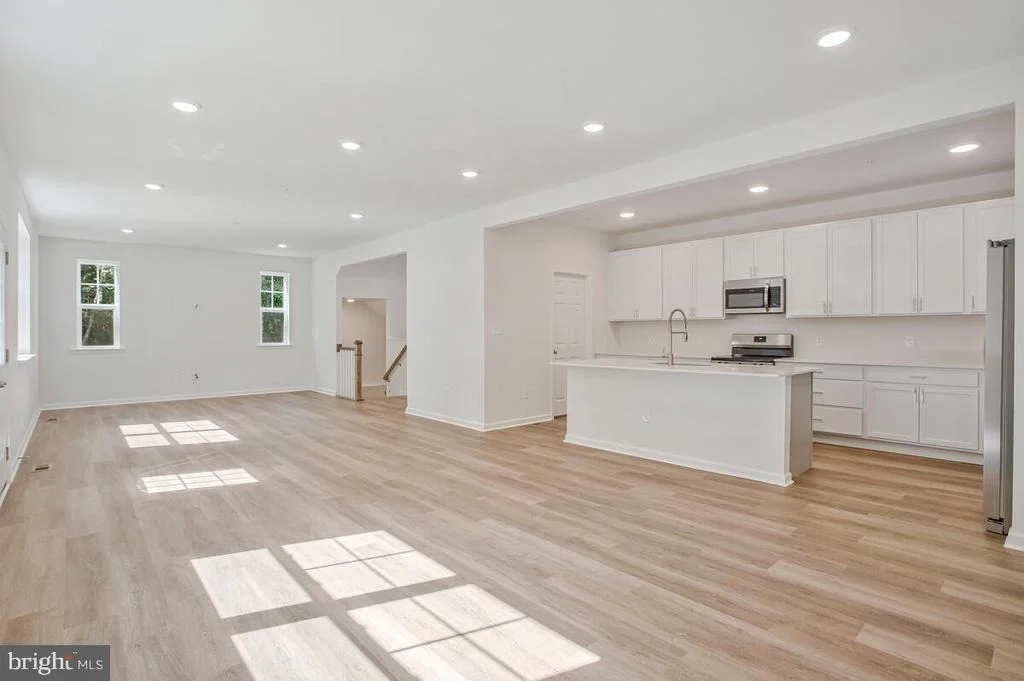 Photo of 725 NOLLMEYER ROAD
