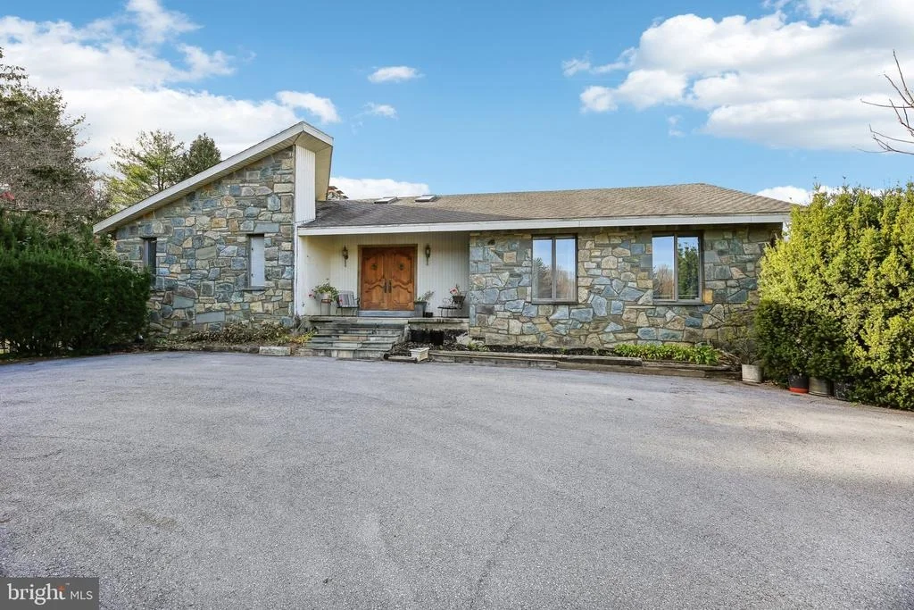 Photo of 1170 RIDGE RD