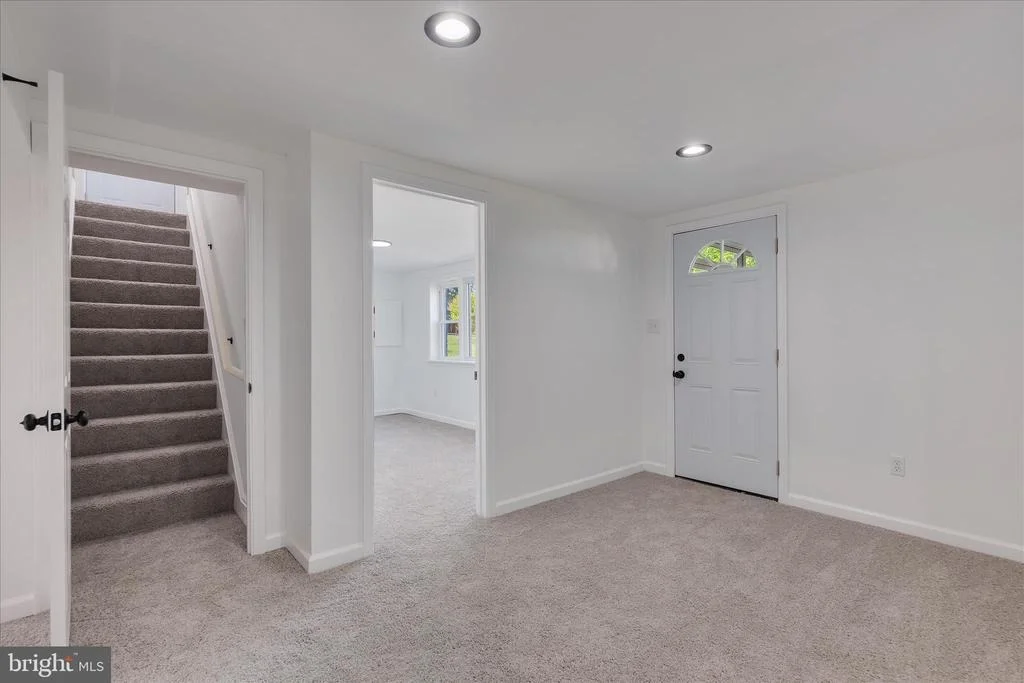 Photo of 6810 SURRATTS ROAD