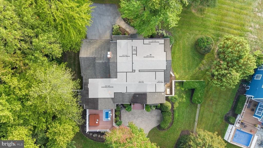 Photo of 668 WHITE SWAN DRIVE