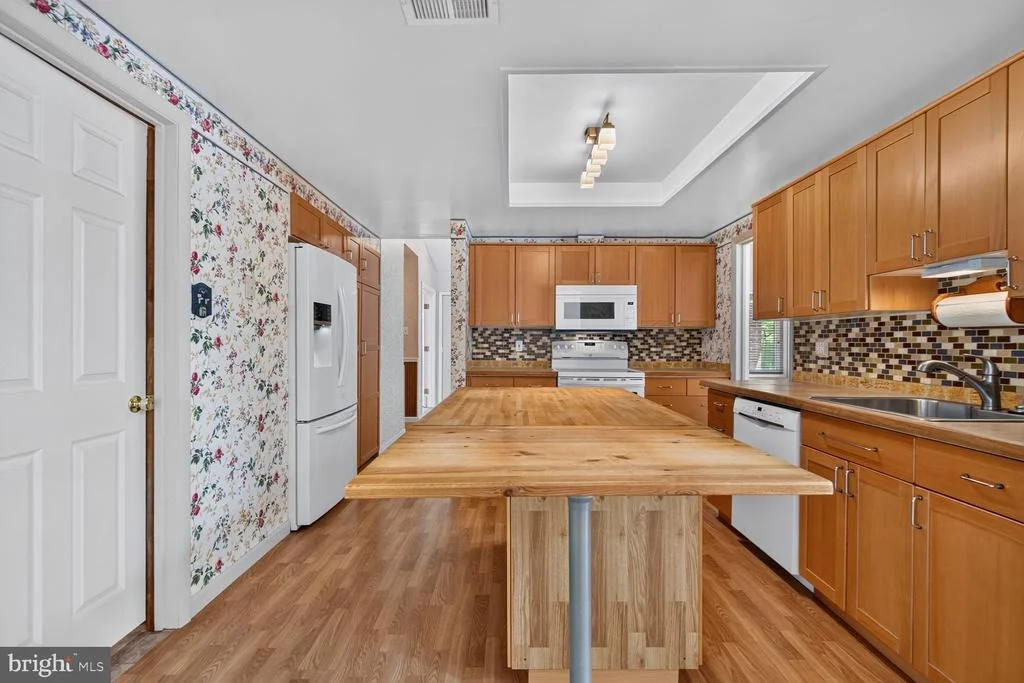 Photo of 323 AVONDALE DRIVE