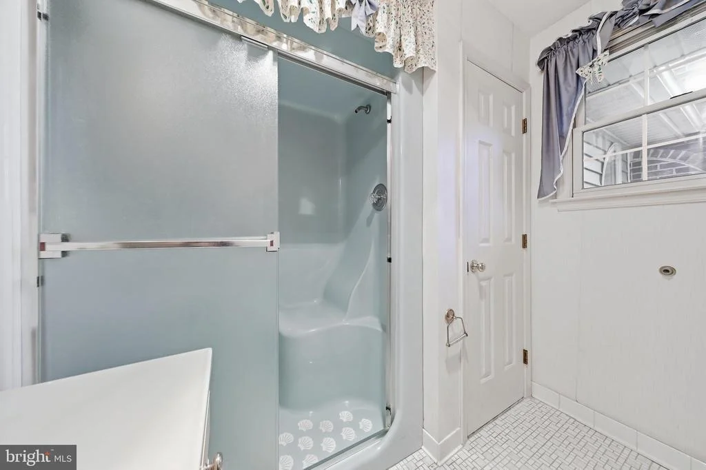 Photo of 5194 DEBRA ROAD