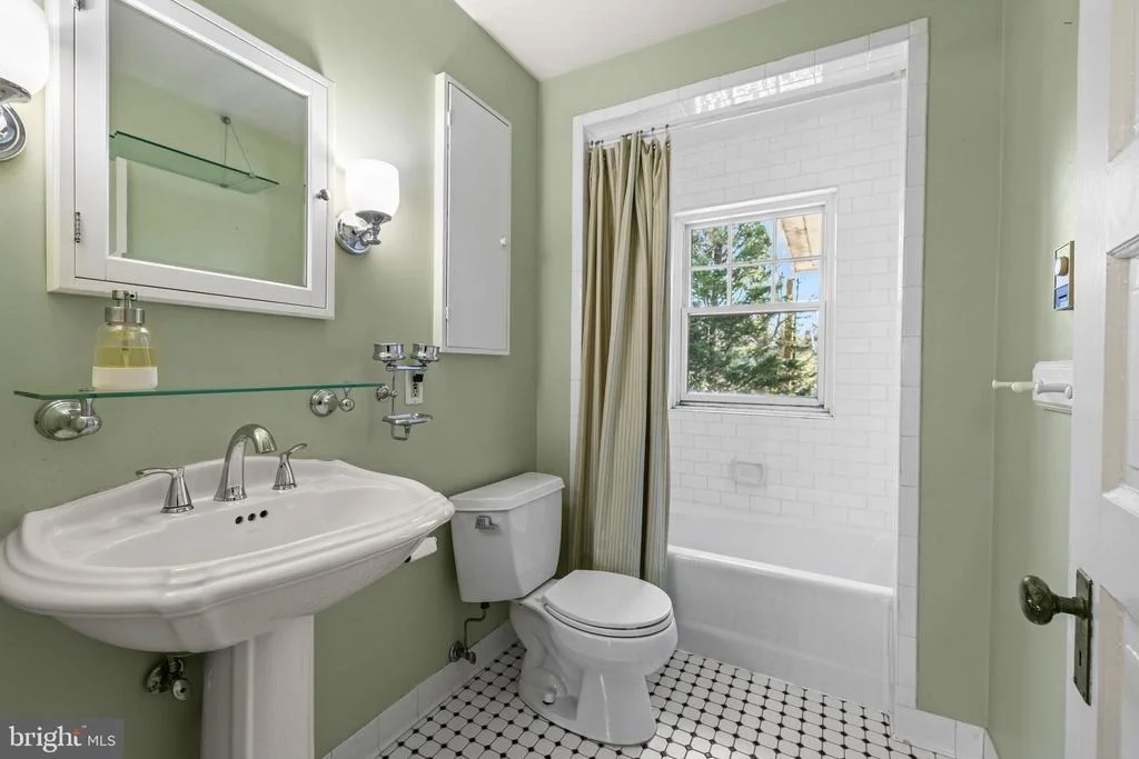 Photo of 225 HAWTHORNE ROAD