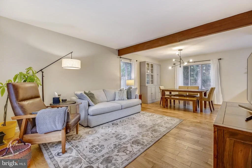 Photo of 10105 MEREDITH AVENUE