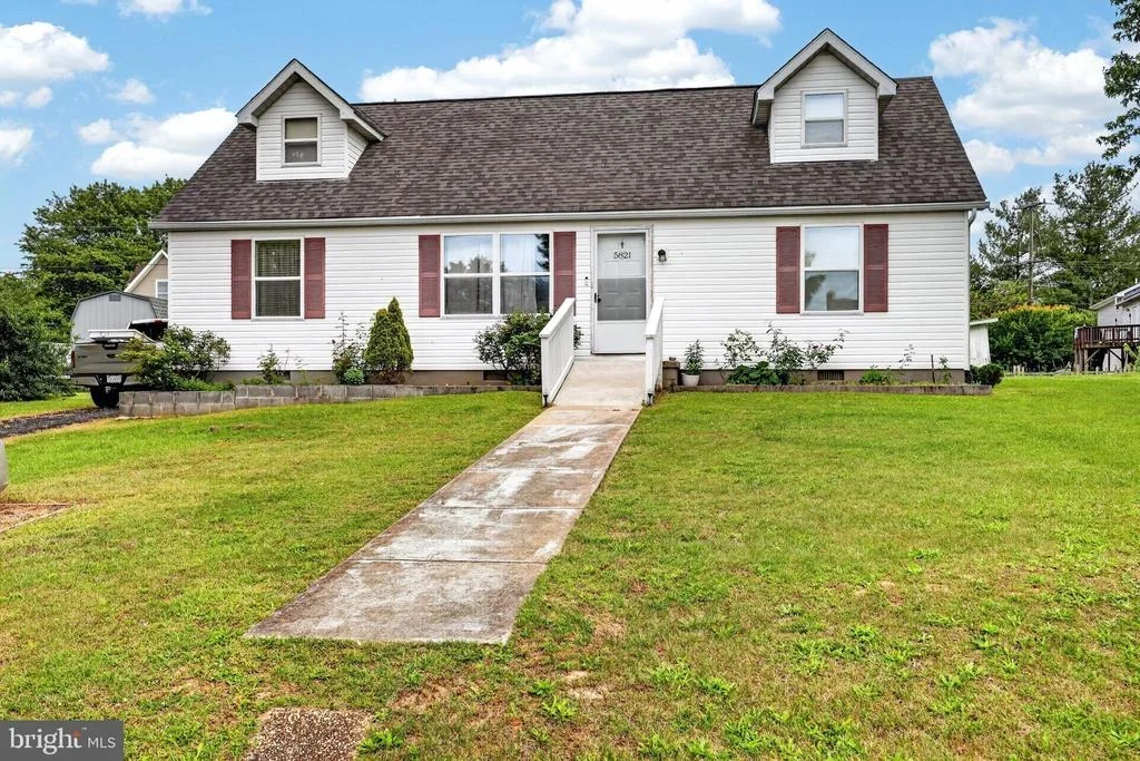 Photo of 5821 ROBIN STREET