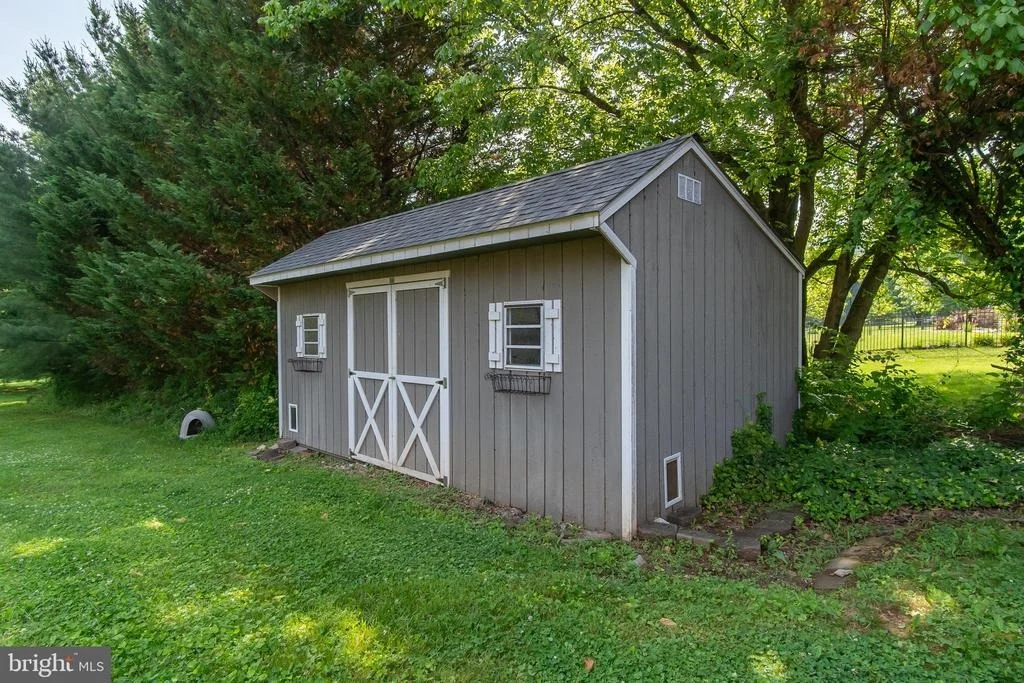 Photo of 8613 HOLLOW ROAD