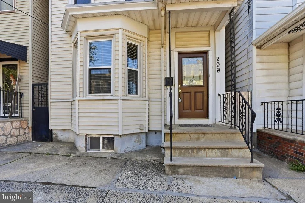 Photo of 209 HAMILTON STREET
