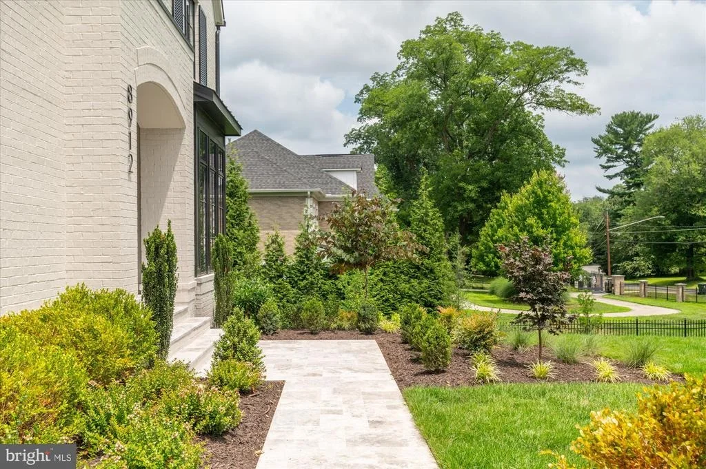 Photo of 8912 GALLANT GREEN DRIVE