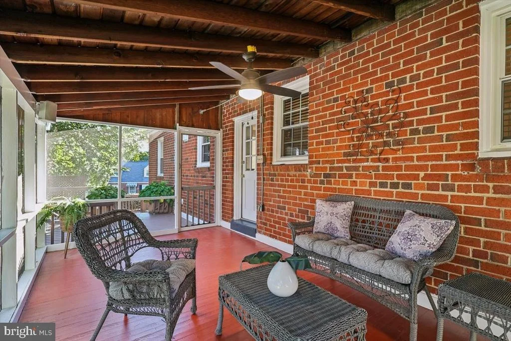 Photo of 1501 CREST ROAD