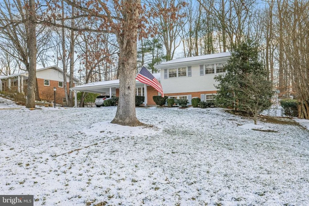 Photo of 4825 KINGSTON DRIVE