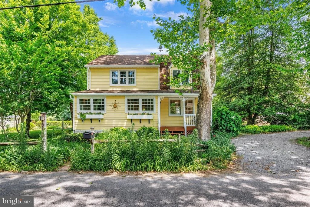 Photo of 565 SUNSET KNOLL ROAD