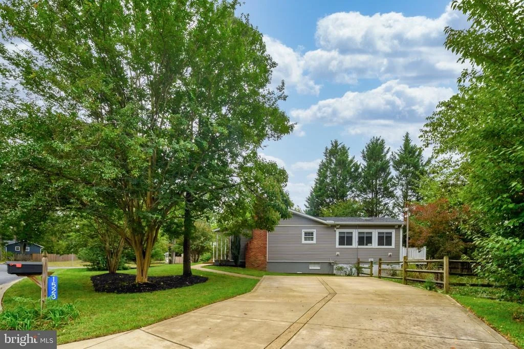 Photo of 1523 MANOR VIEW ROAD