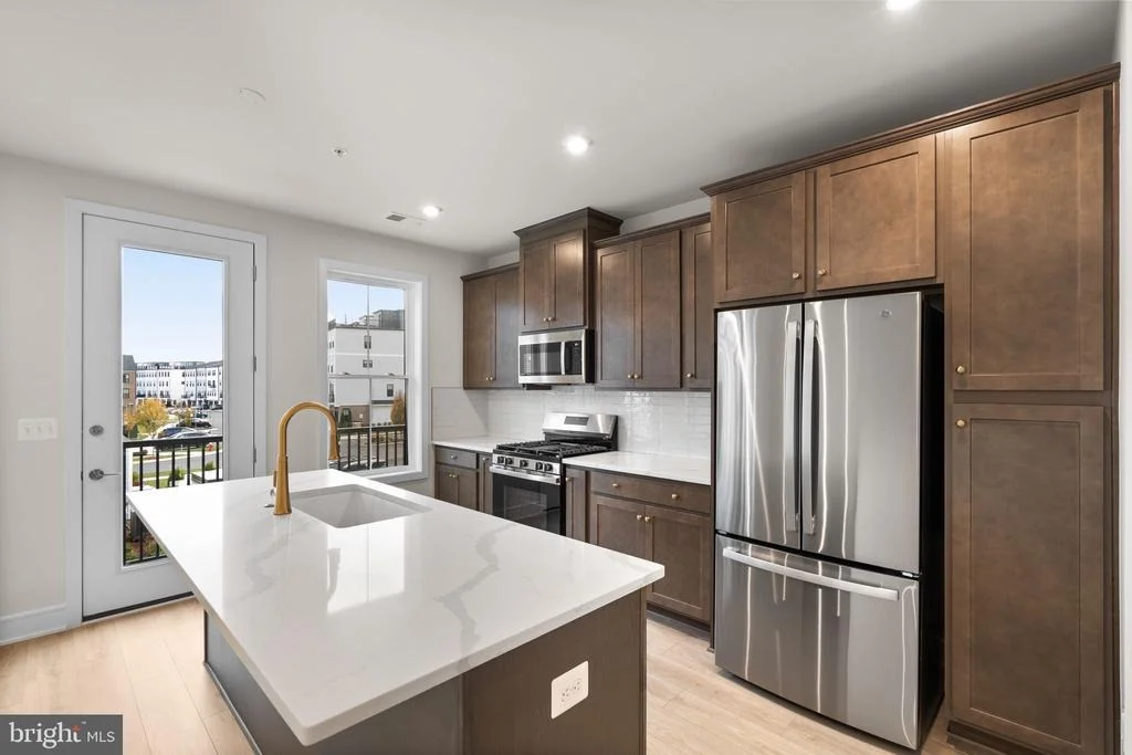Photo of 43305 FARRINGDON SQUARE