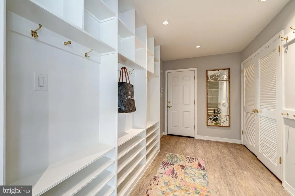 Photo of 6202 NETHERCOMBE COURT