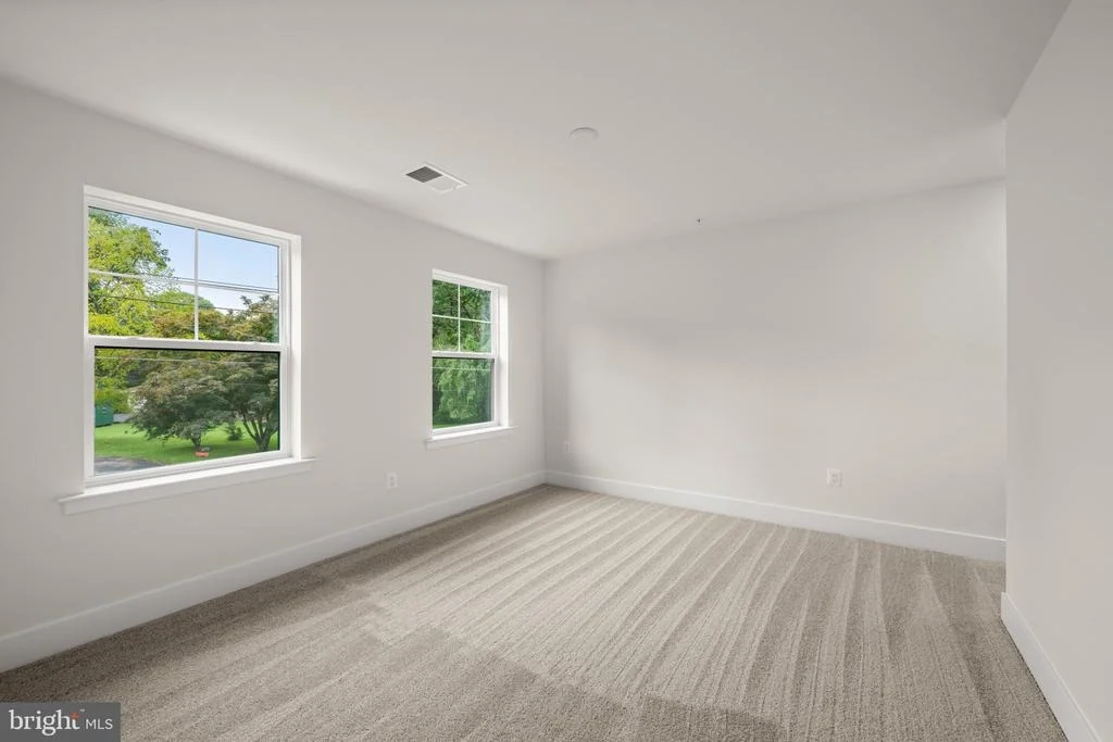 Photo of 2175 GLENCREST CIRCLE