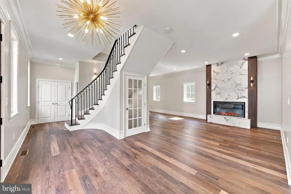 Photo of 230 E SUMMIT AVENUE
