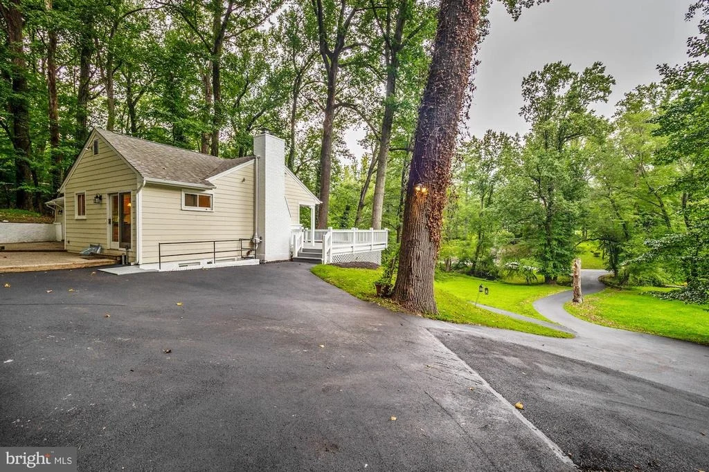 Photo of 407 WILLINGTON DRIVE