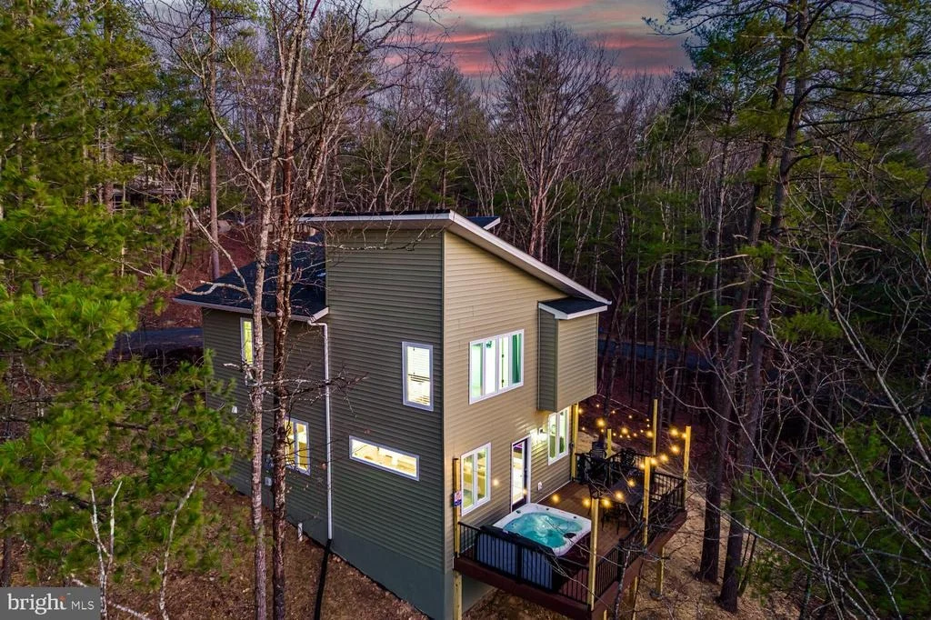 Photo of 1355 GREENVIEW DRIVE