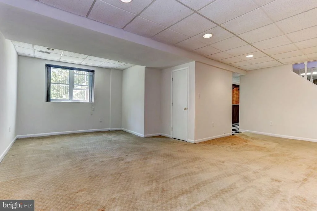 Photo of 18312 QUEEN ELIZABETH DRIVE