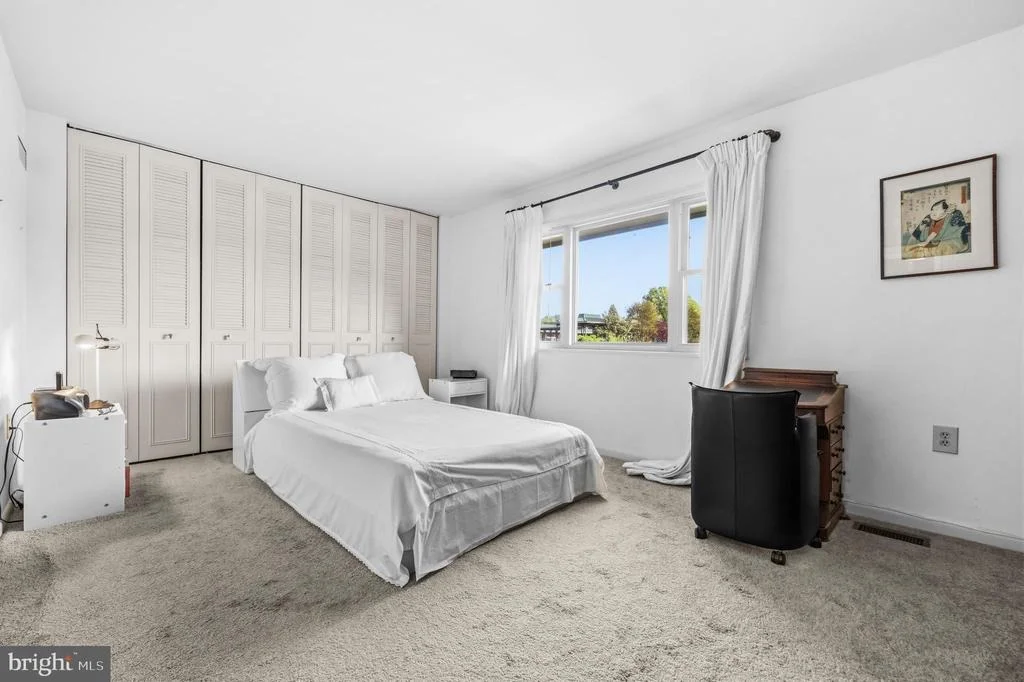 Photo of Unit 32F at 3590 GLENEAGLES DRIVE