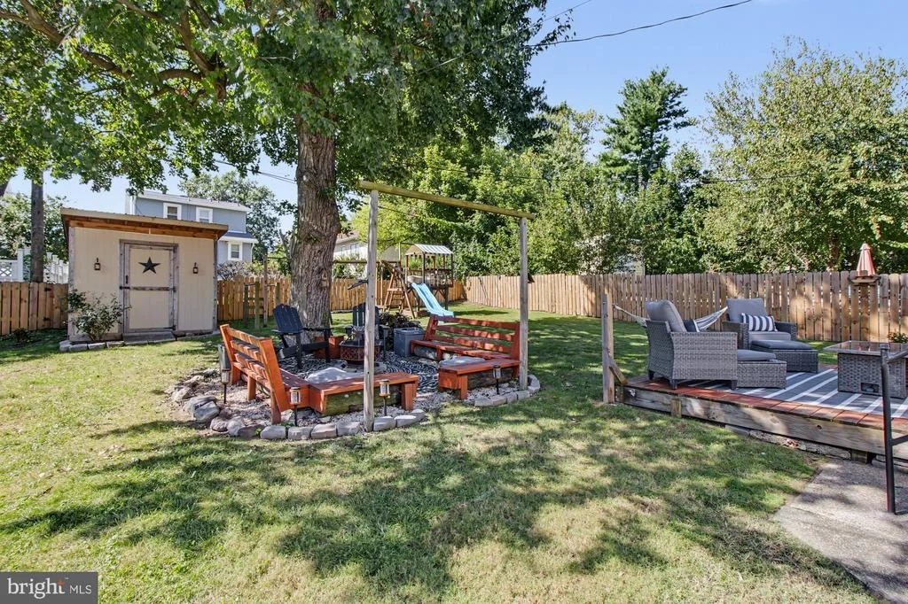 Photo of 2811 PINEWOOD AVENUE
