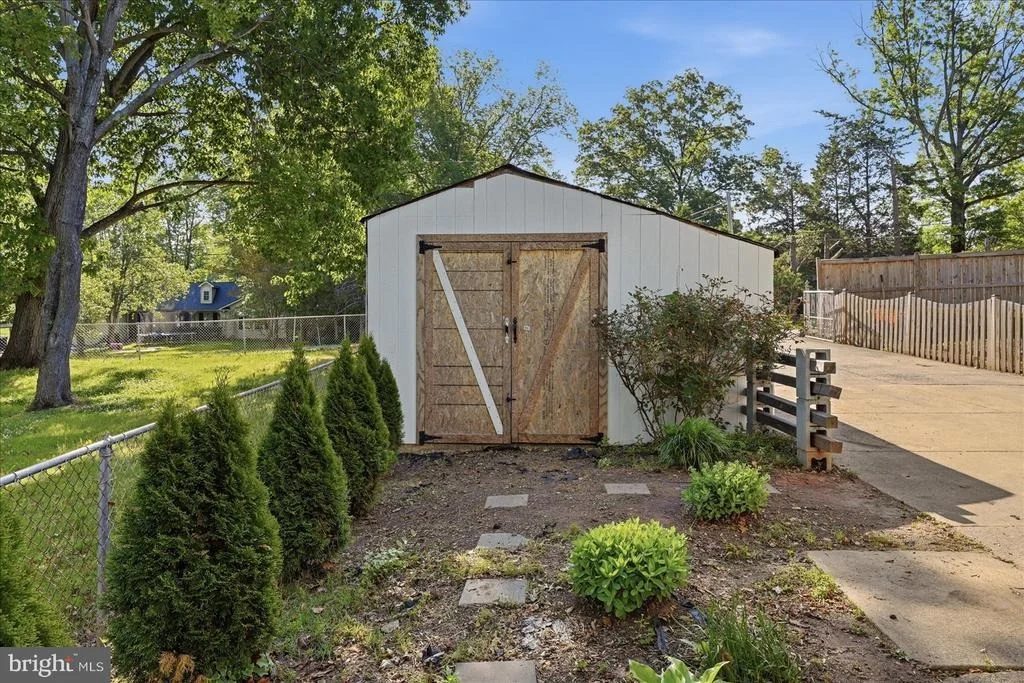 Photo of 7423 ALBEMARLE DRIVE