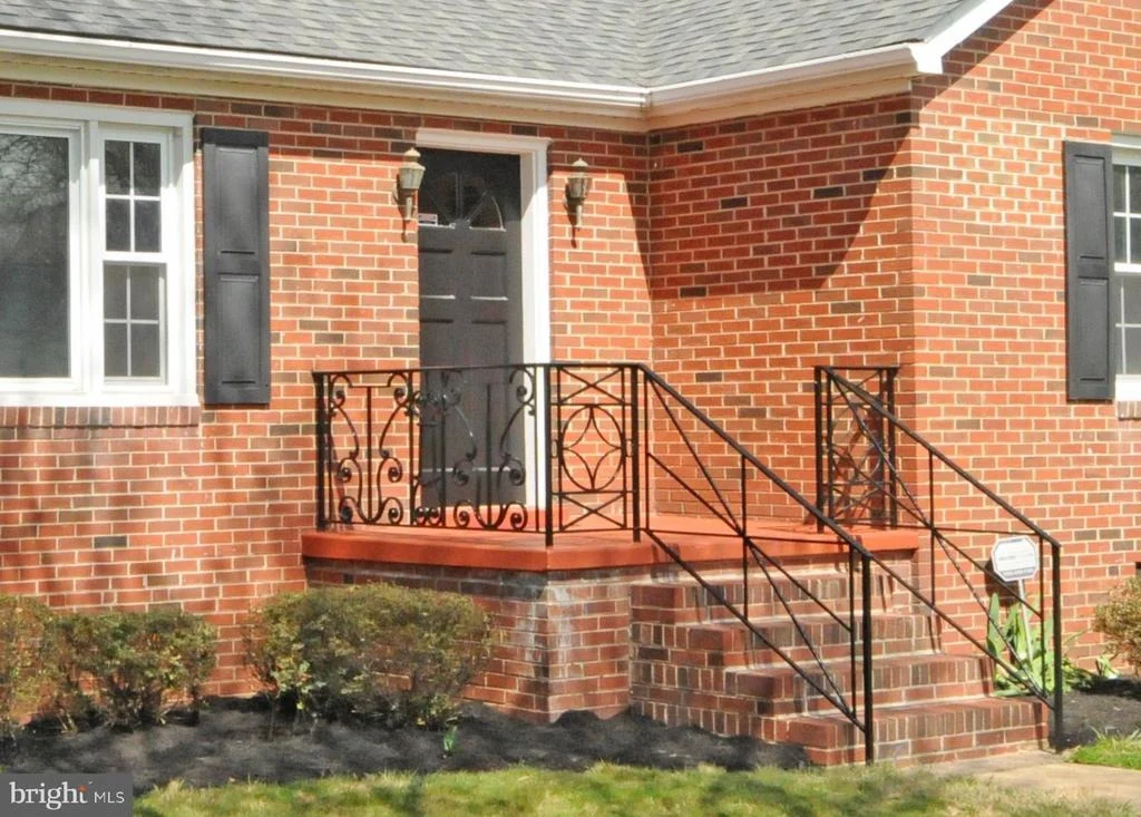 Photo of 8904 CHERRY TREE LANE