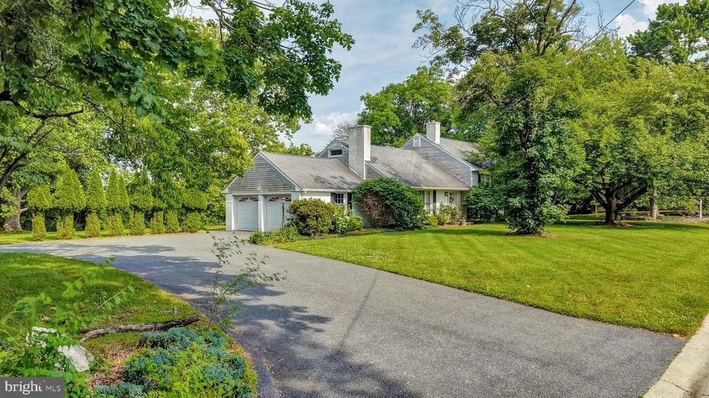 Photo of 102 MERIDEN DRIVE