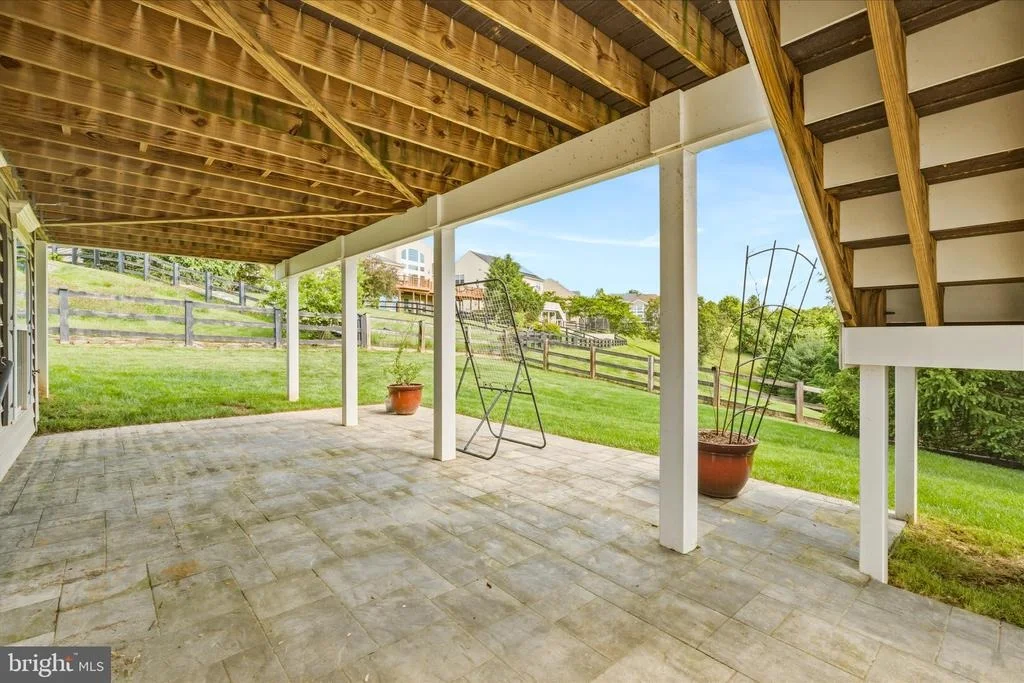 Photo of 2258 W. GREENLEAF DRIVE