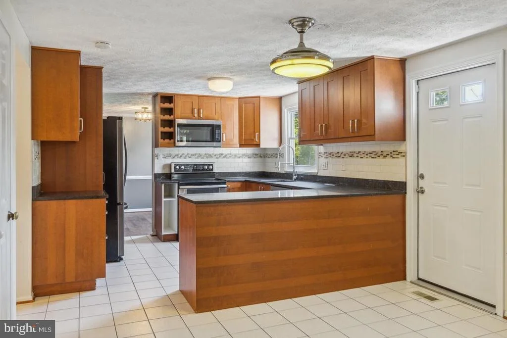 Photo of 8032 RED JACKET WAY