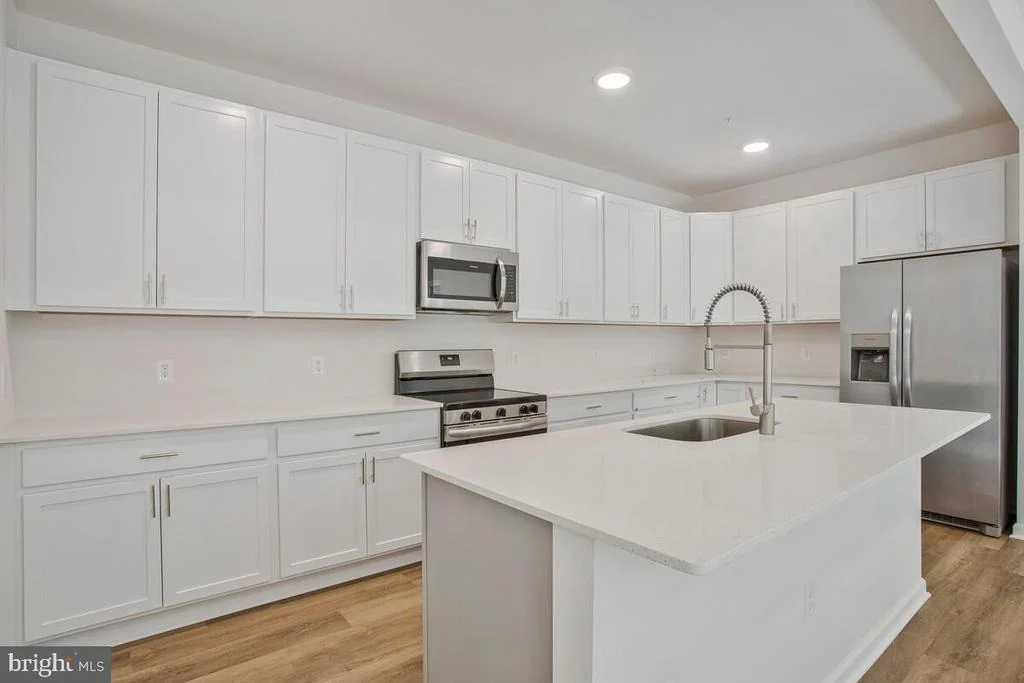 Photo of 723 NOLLMEYER ROAD