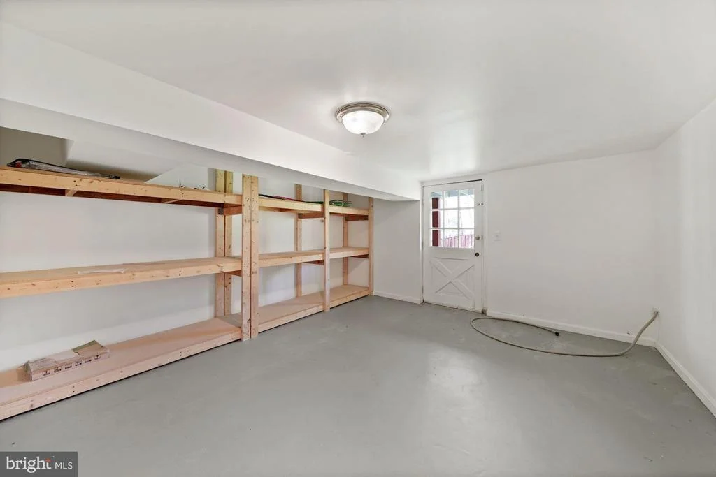Photo of 1445 LAUREL HILL ROAD