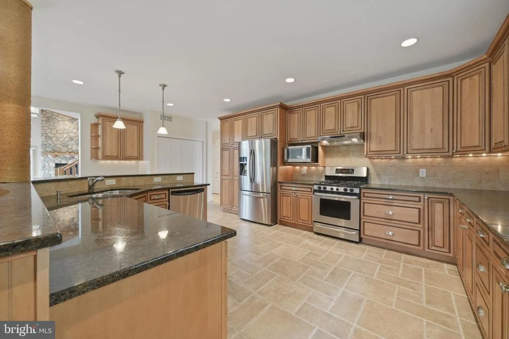 Photo of 160 CLIFFVIEW DRIVE
